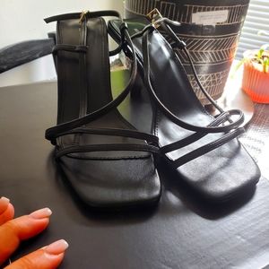 Balck PrettyLittleThing Kitten heel sandals